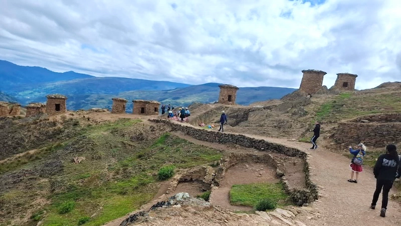 Turistas Chullpa de Ninamarca Paucartambo